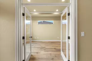 3027 Mt Thielsen Dr, Medford, OR 97504 - Photo 6