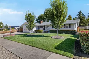 1536 Oleander St, Medford, OR 97504 - Photo 2