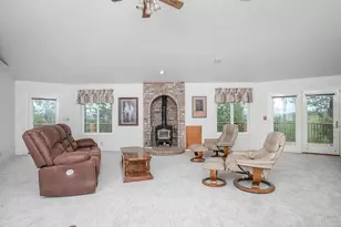 225 Lee Joy Dr, Grants Pass, OR 97526 - Photo 8