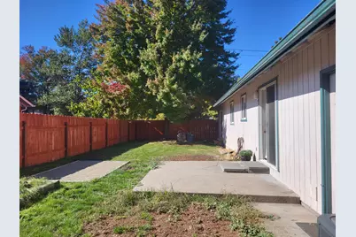 1841 Cloverlawn Drive, Grants Pass, OR 97527 - Photo 4