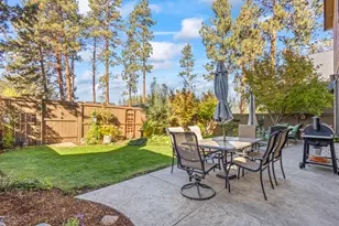 1094 E Horse Back Trail, Sisters, OR 97759 - Photo 2