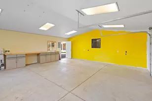 395 Robleda Dr, Central Point, OR 97502 - Photo 54