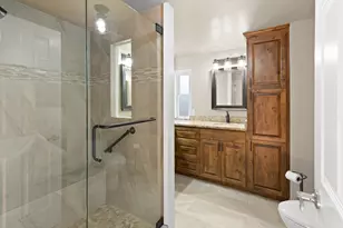 395 Robleda Dr, Central Point, OR 97502 - Photo 38