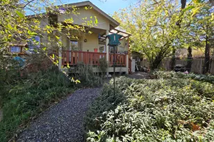 488 Crowson Rd, Ashland, OR 97520 - Photo 2