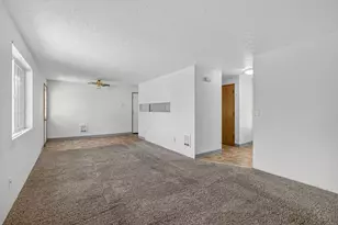 155 SW 2nd St, Madras, OR 97741 - Photo 12