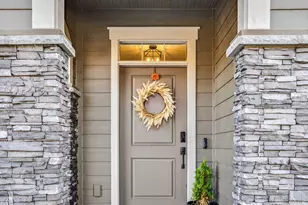 972 NE Steins Pillar Dr, Prineville, OR 97754 - Photo 2