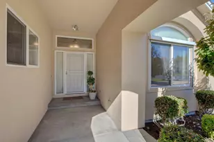 602 Summerwood Dr, Medford, OR 97504 - Photo 4