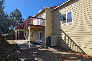 2518 SW 33rd Ct, Redmond, OR 97756 - Photo 2