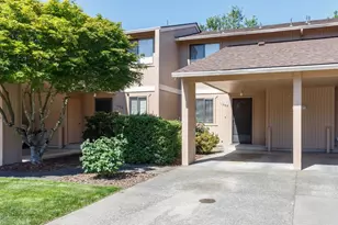 1004 SE Camelot Dr, Grants Pass, OR 97526 - Photo 2