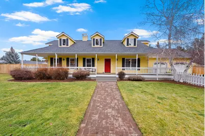 1110 E Cascade Avenue, Sisters, OR 97759 - Photo 1