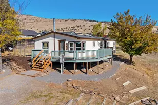 1017 Homedale Rd, Klamath Falls, OR 97603 - Photo 1