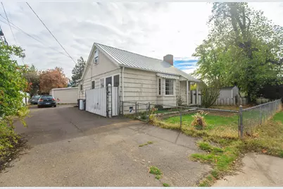 214 N Columbus Avenue, Medford, OR 97501 - Photo 2