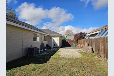 3919 Monrovia Way, Klamath Falls, OR 97603 - Photo 8