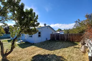 806 N 2nd St, Klamath Falls, OR 97601 - Photo 2