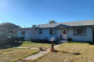 806 N 2nd St, Klamath Falls, OR 97601 - Photo 2