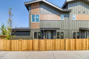 894 SE Aquila Dr, Madras, OR 97741 - Photo 2
