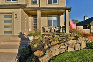 561 Autumn Hls Dr, Medford, OR 97504 - Photo 4