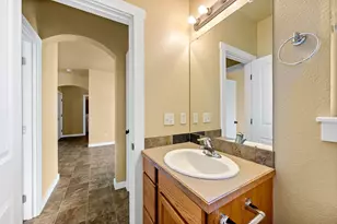 822 NE Hidden Valley Dr, Bend, OR 97701 - Photo 18