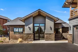 19110 Gateway Loop, Bend, OR 97702 - Photo 2