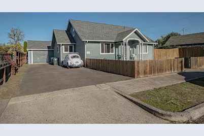 512 N Holly Street, Medford, OR 97501 - Photo 2