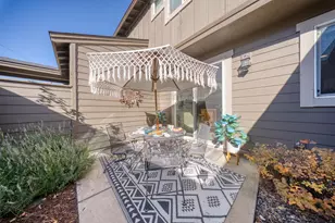 617 SW Peak View Pl, Bend, OR 97702 - Photo 4