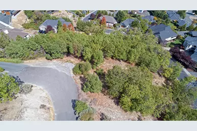 1137 Sunburst Way, Grants Pass, OR 97526 - Photo 2