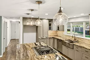 1400 Avocado Ln, Medford, OR 97504 - Photo 12