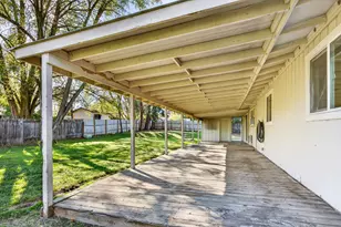 1400 Avocado Ln, Medford, OR 97504 - Photo 28