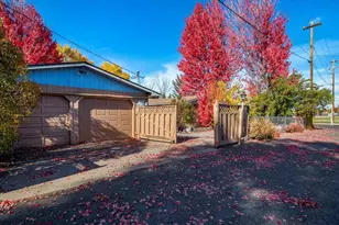 1406 SW 12th St, Redmond, OR 97756 - Photo 44