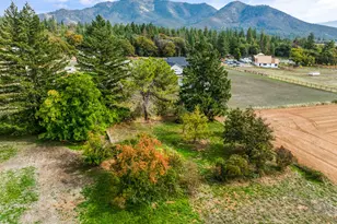 348 Ridgewood Dr, Jacksonville, OR 97530 - Photo 50