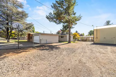 5752 Denver Avenue, Klamath Falls, OR 97603 - Photo 8