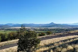 1214 Overlook Dr, Eagle Point, OR 97524 - Photo 4