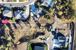 1319 Crestmont Pl, Eagle Point, OR 97524 - Photo 4