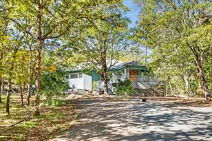 288 Wildrose Ln, Grants Pass, OR 97527 - Photo 1