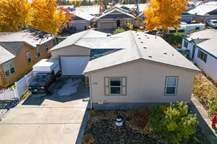 2456 SW Mariposa Loop, Redmond, OR 97756 - Photo 2