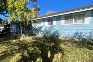 1735 Chinchalla Way, Klamath Falls, OR 97603 - Photo 2