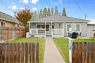 833 Hazel St, Central Point, OR 97502 - Photo 1