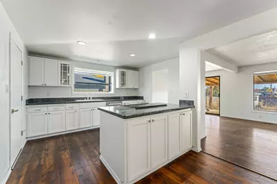 3046 Crystal Mountain Avenue, Medford, OR 97504 - Photo 4