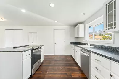 3046 Crystal Mountain Avenue, Medford, OR 97504 - Photo 6