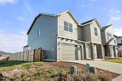 151 Valemont Drive #39, Eagle Point, OR 97524 - Photo 2