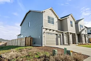 151 Valemont Dr, Eagle Point, OR 97524 - Photo 2