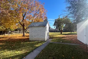 3125 Summers Ln, Klamath Falls, OR 97603 - Photo 2