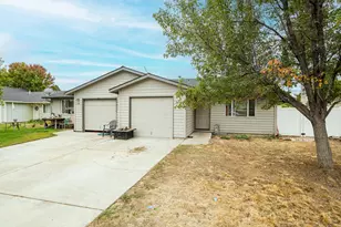 2454 SW Wickiup Ct, Redmond, OR 97756 - Photo 1