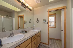 60819 Grand Targhee Dr, Bend, OR 97702 - Photo 24