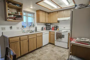 1762 SW Allen Creek Rd, Grants Pass, OR 97527 - Photo 6