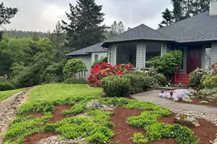 3115 Deer Trail Ln, Medford, OR 97501 - Photo 1