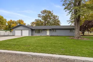 3220 Freeland Rd, Central Point, OR 97502 - Photo 2