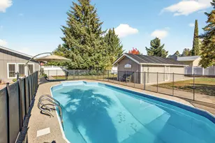 1977 Fairlane Dr, Medford, OR 97501 - Photo 40