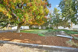 1977 Fairlane Dr, Medford, OR 97501 - Photo 6