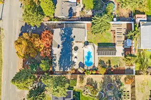 1977 Fairlane Dr, Medford, OR 97501 - Photo 2